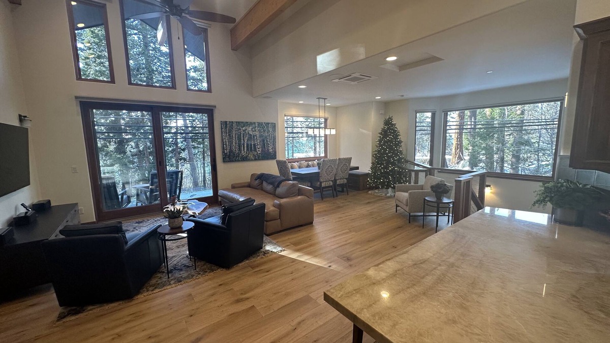 Skyland House | Luxury Private Retreat - near Beaches and Resorts