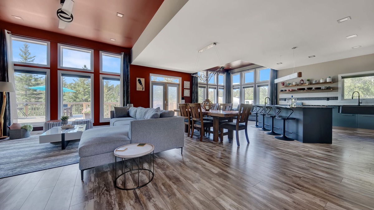 Lester Beach House | Luxury Private Retreat with Bonus Games Room Close to the Beaches!
