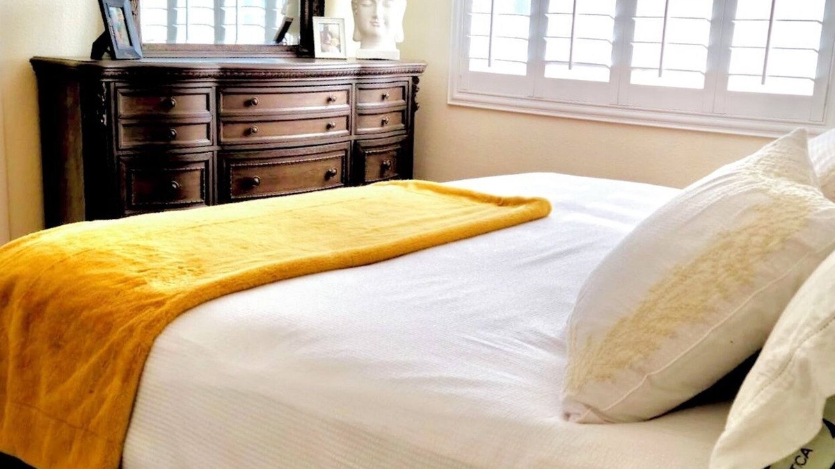 Fort Apache House | Luxury Private Room-King Bed! BTW the STRIP and Red Rocks.