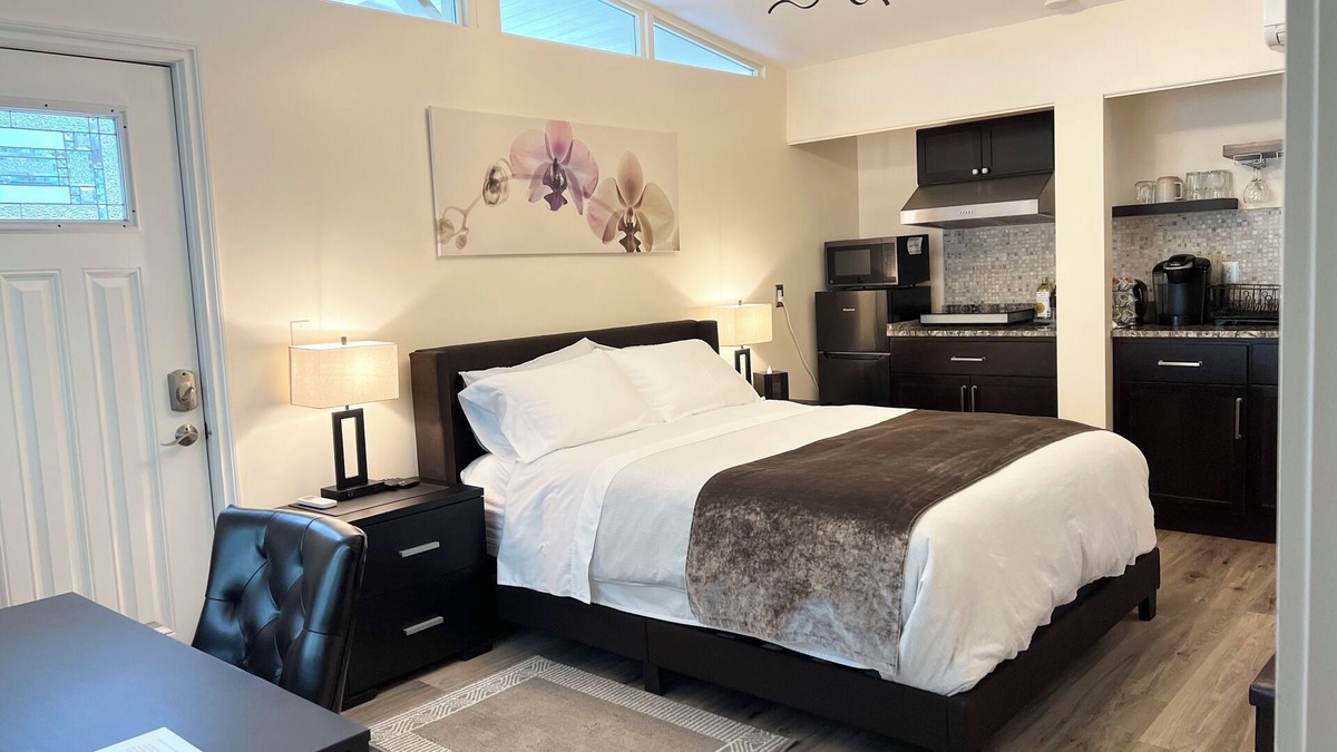 Northwest Bellevue Apartment | Luxury private suite in downtown Bellevue, free parking