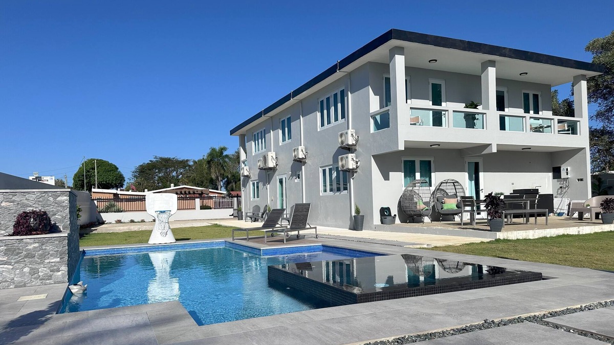 Puerto Nuevo House | Luxury Private Villa with Pool, Basketball Court & 6 Bedrooms – Sleeps 14!