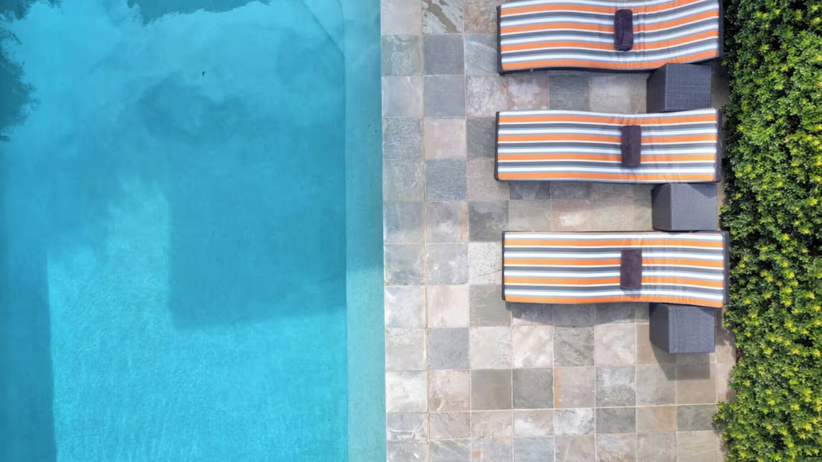 Wamberal Bed & Breakfast | Luxury Queen Room - Close to Beach.