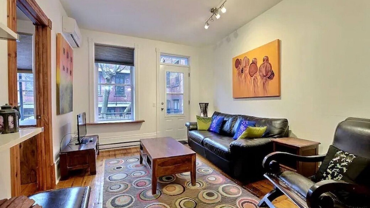 Ville-Marie Apartment | Luxury Quiet Old Montreal Home