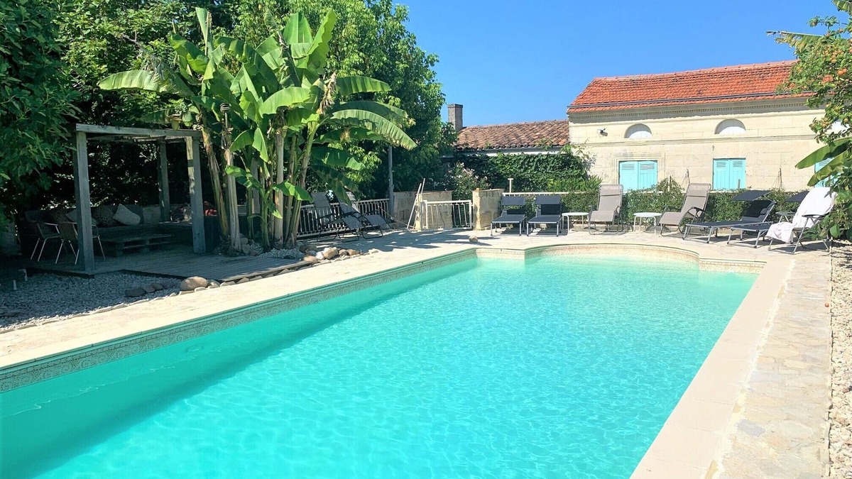 Saint-Ciers-de-Canesse House | Luxury Retreat,with private pool & vineyard, located within Bordeaux wine trails