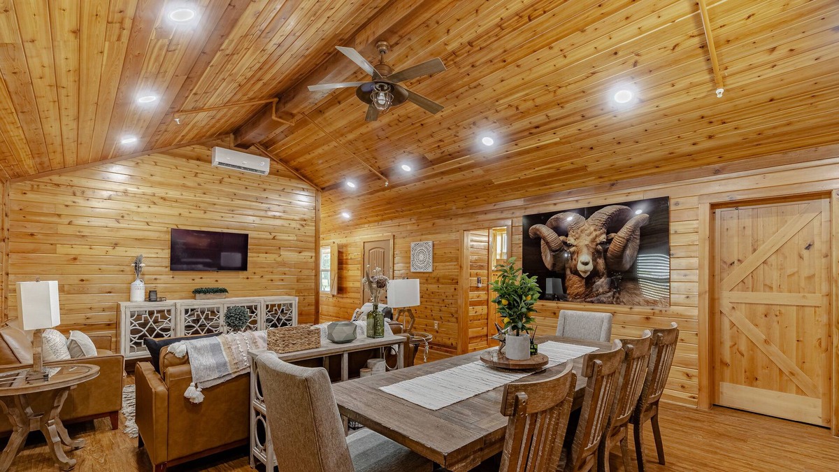 Lavon House | Luxury Rayburn Cabin at Historical Farm