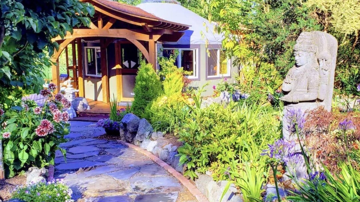 Port Hadlock Cottage | Luxury Retreat Yurt at Brigadoon