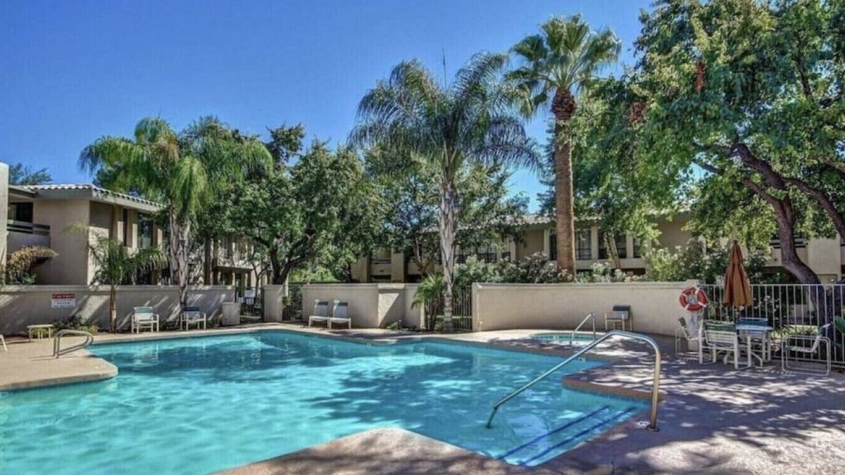 Cloisters Apartment | *Luxury/Relax/Secluded/Walk to Everything/Golf