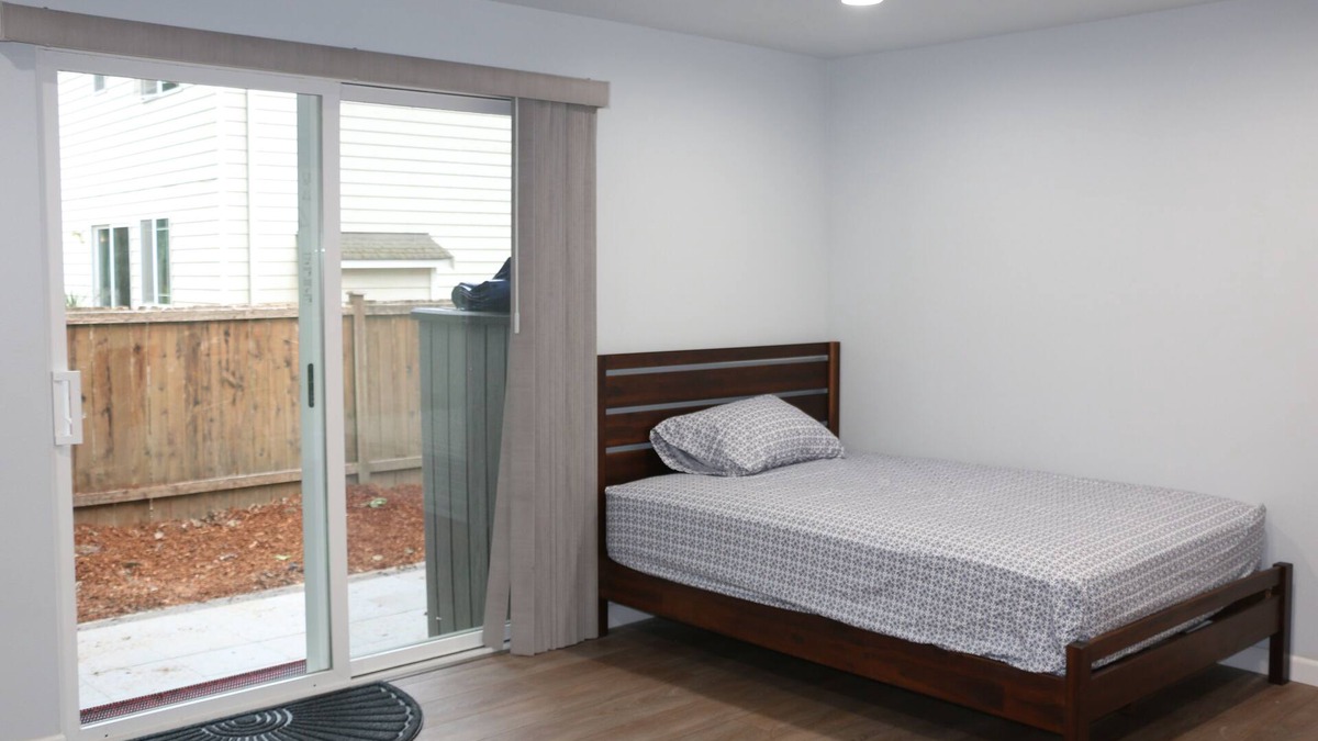 Westminster Triangle Apartment | Luxury Remodeled and furnished private studio with self check-in