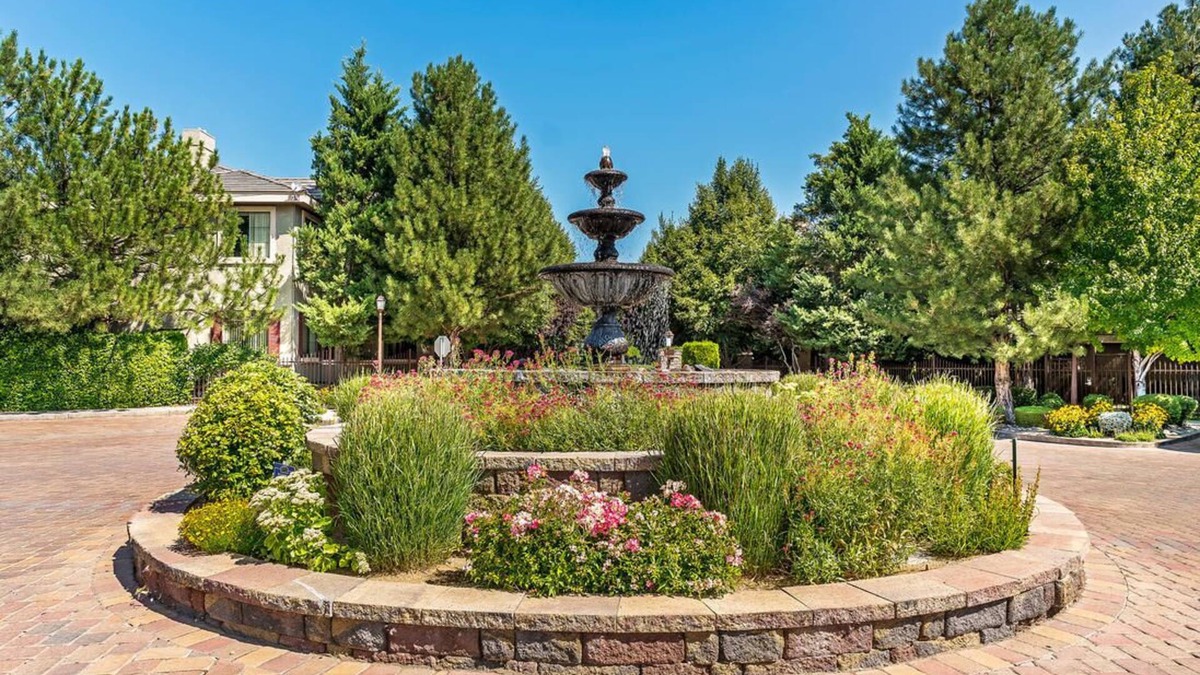 Reno/Tahoe Airport Condo | Luxury Reno Resort Living-Pet Friendly- Attached Garage