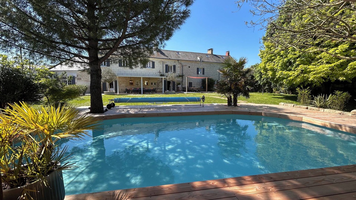 Cizay-la-Madeleine Villa | Luxury residence with swimming pool, air conditioning, fully renovated, old stone charm