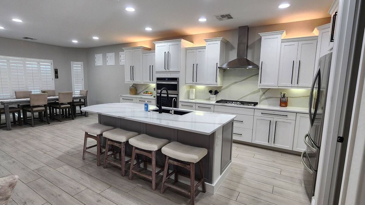 Florence House | Luxury Resort Getaway! Golf, Tennis, Water Park.