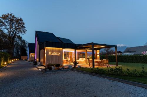 Sencur House | Luxury Resort Potatoland