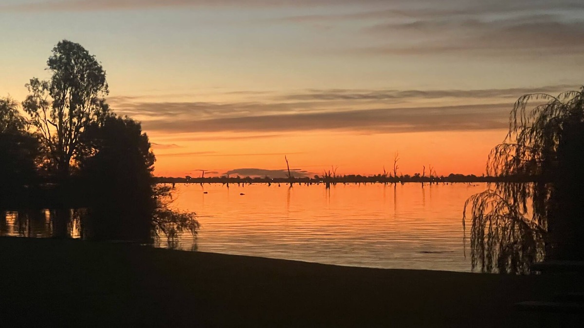 Yarrawonga House | Luxury resort style living on Lake Mulwala with breathtaking views & pool/sauna!