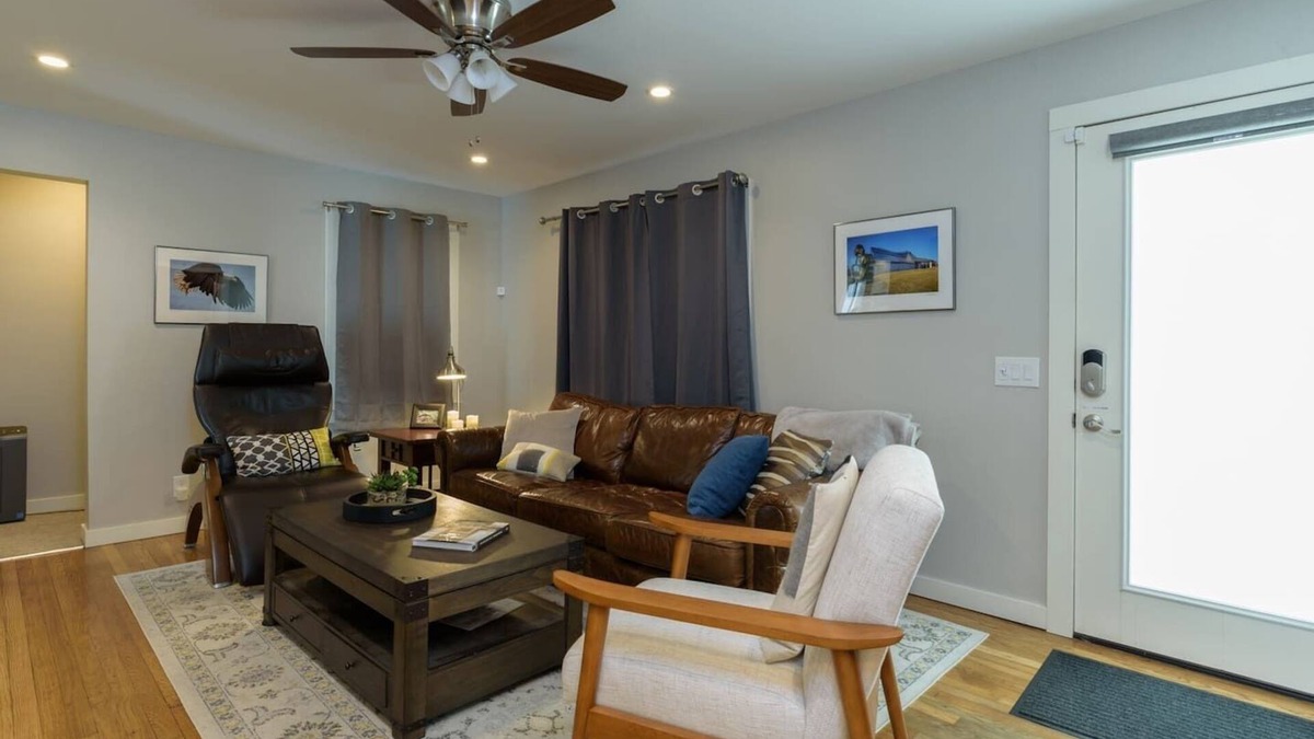 Overland Park House | Luxury Retreat 1 block to downtown OP
