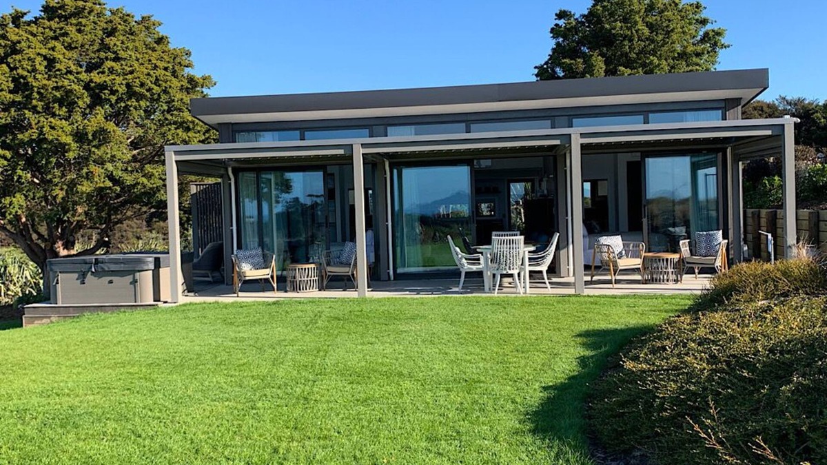 Langs Beach House | Luxury Retreat and Pet Friendly