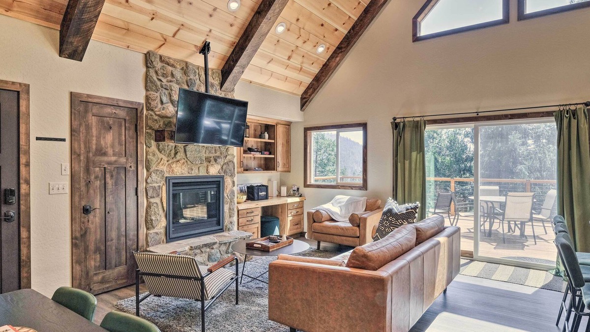 Mi-Wuk Village Cabin | Luxury Retreat: Custom Mi-Wuk Village Cabin!