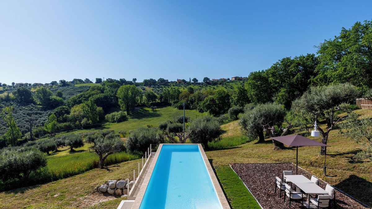 Colle San Valentino Villa | Luxury Retreat - dream pool