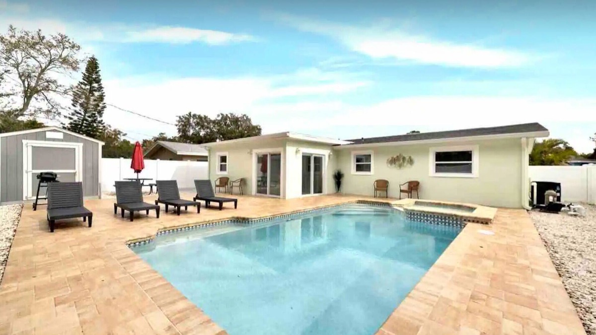 Anona House | Luxury Retreat Largo - Beaches - 12PPL - Pool Spa
