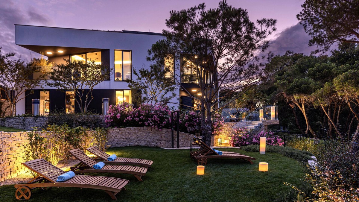Cove Murtar Villa | Luxury Retreat that would be your home away from home!