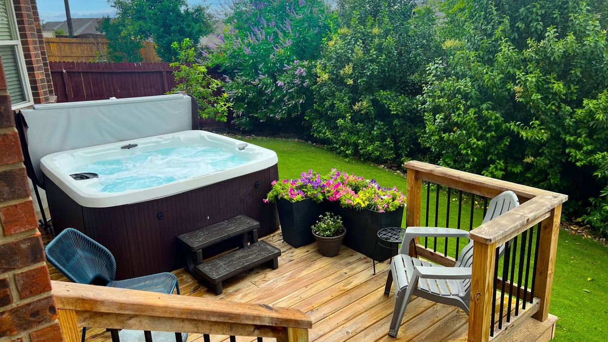 Boerne House | Luxury Retreat - Hot Tub, Game Room, Arcade, Pet-Friendly, Minutes to Fiesta TX