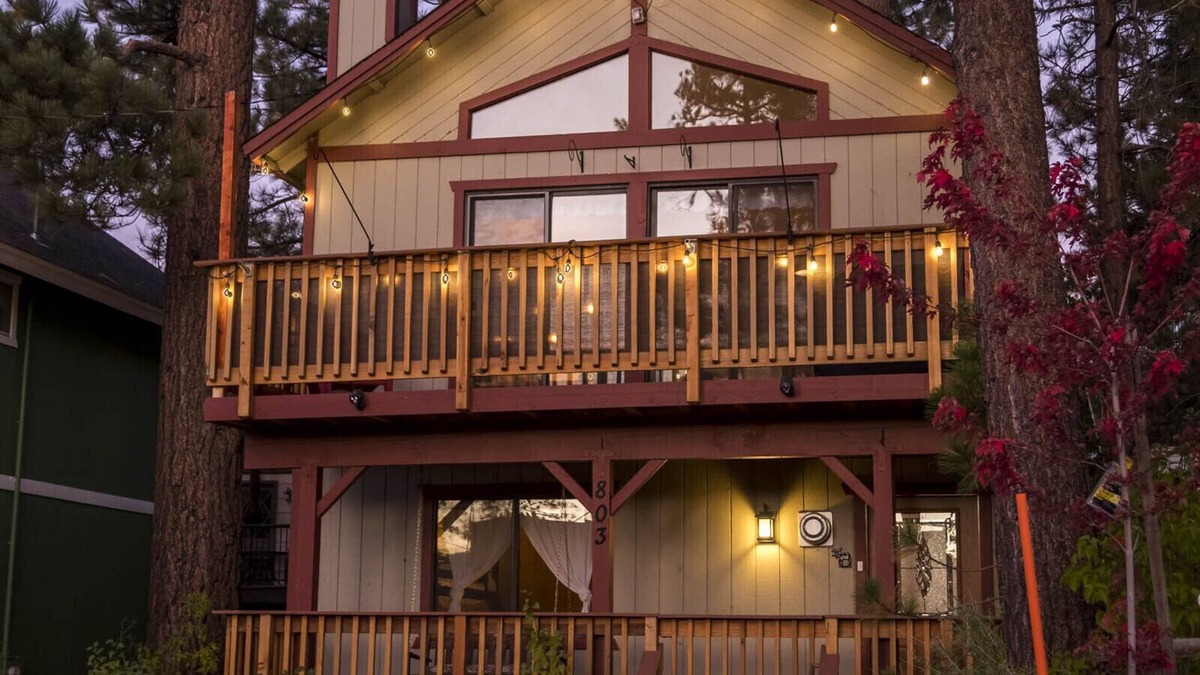 Big Bear Lake Cabin | Luxury Retreat w/central AC & Heat - Walk to Lake, Village, Ski Shuttle