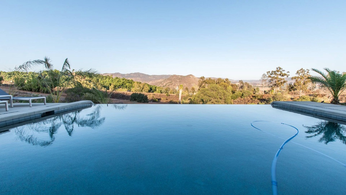 Escondido House | Luxury Retreat w/Views: Putting Green/Game Room/Infinity Pool & More!