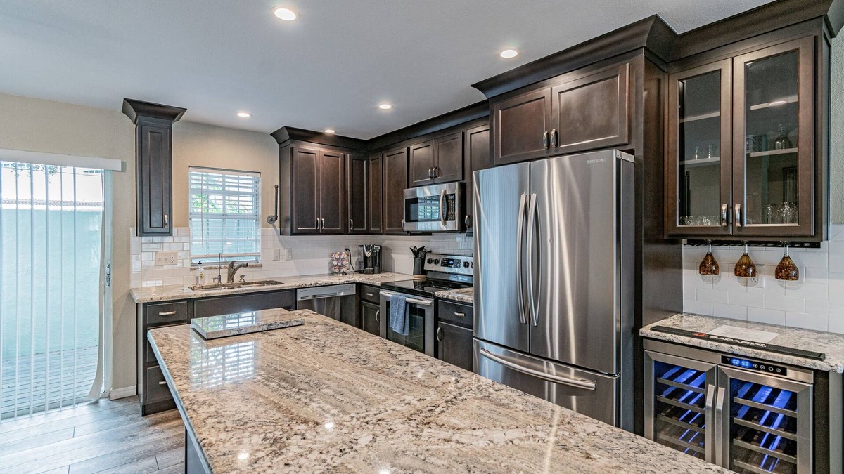 Courier City - Oscawana Condo | ★LUXURY RETREAT★ Walk to Hyde Park, SOHO, Bayshore