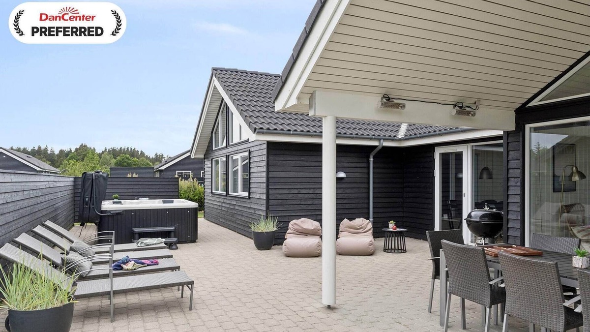 Houstrup House | Luxury Retreat with Pool - By Traum Ferienwohnungen