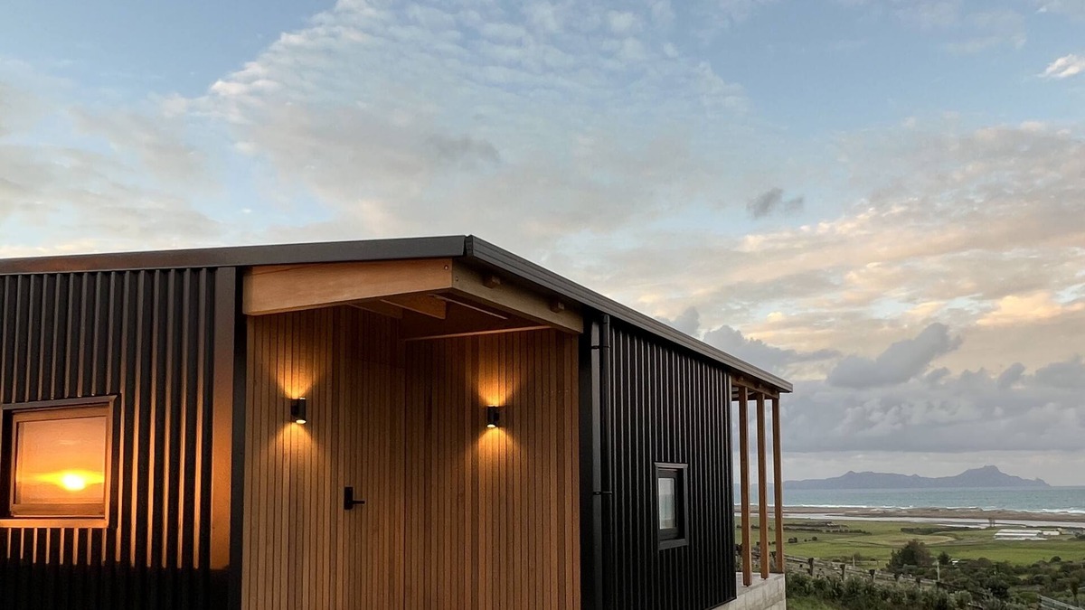Waipu Cottage | Luxury Retreat with big sea views 90 minutes from Auckland