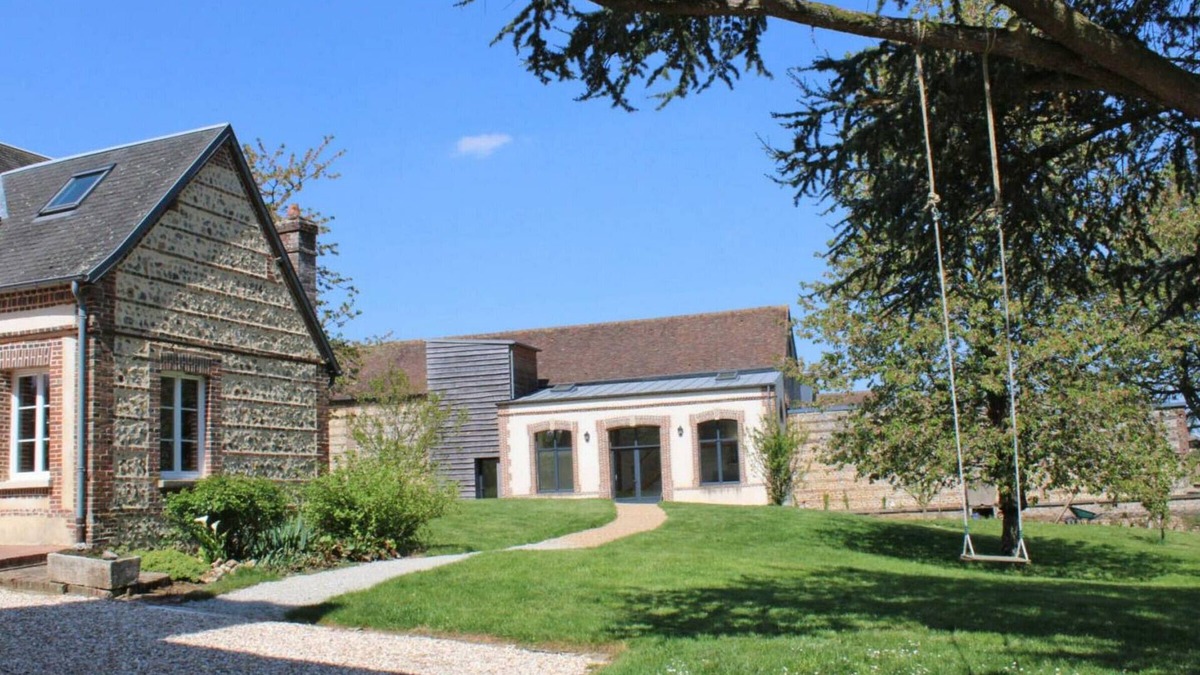 L'Aigle Apartment | Luxury Retreat with Indoor Pool, Sauna, and Sports Facilities in Scenic French Countryside