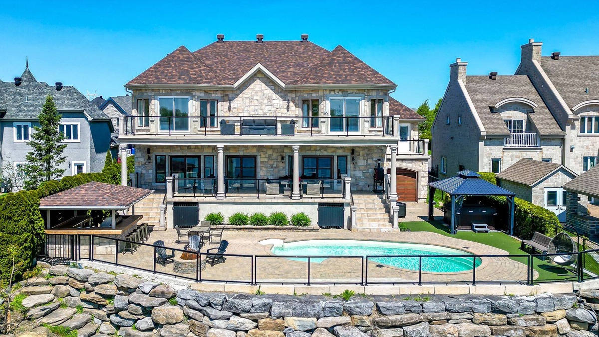 Lachenaie House | Luxury Riverfront Retreat: Perfect for Golf, Bachelorette & Friends’ Getaways