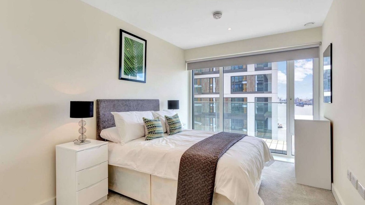 Woolwich Riverside Apartment | Luxury riverside apartment- directly overlooking river