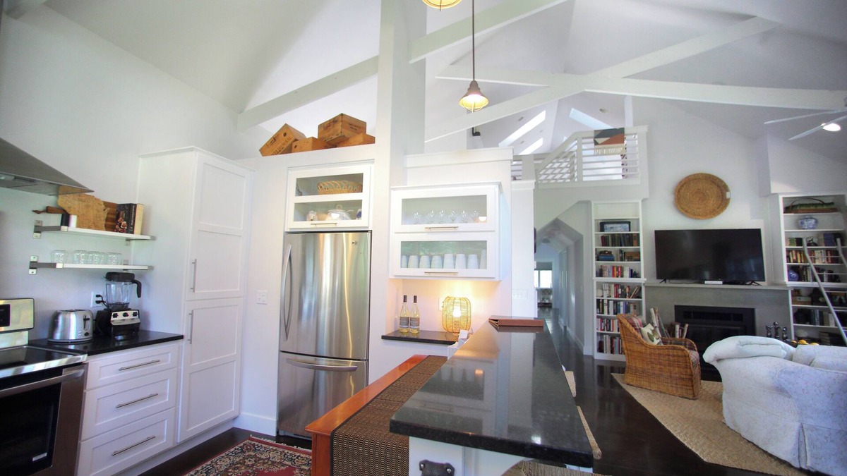 Ingalls House | Luxury Riverside Cottage with Kayaks
