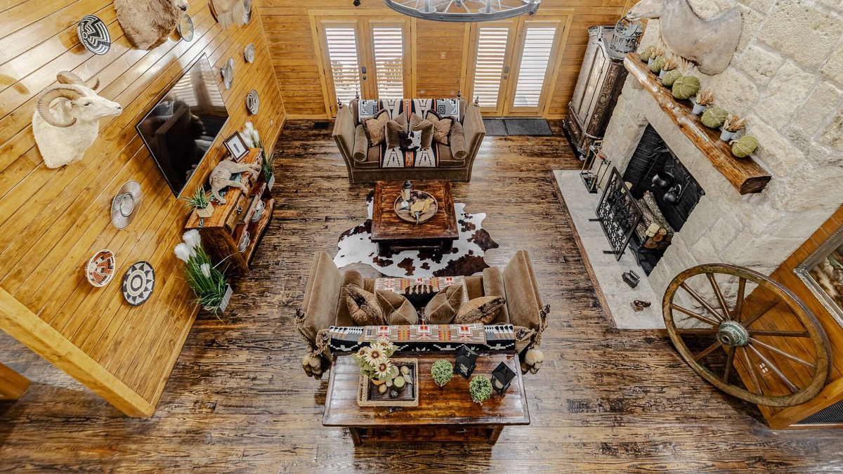 Lavon Cabin | Luxury Roland Cabin at Historical Farm