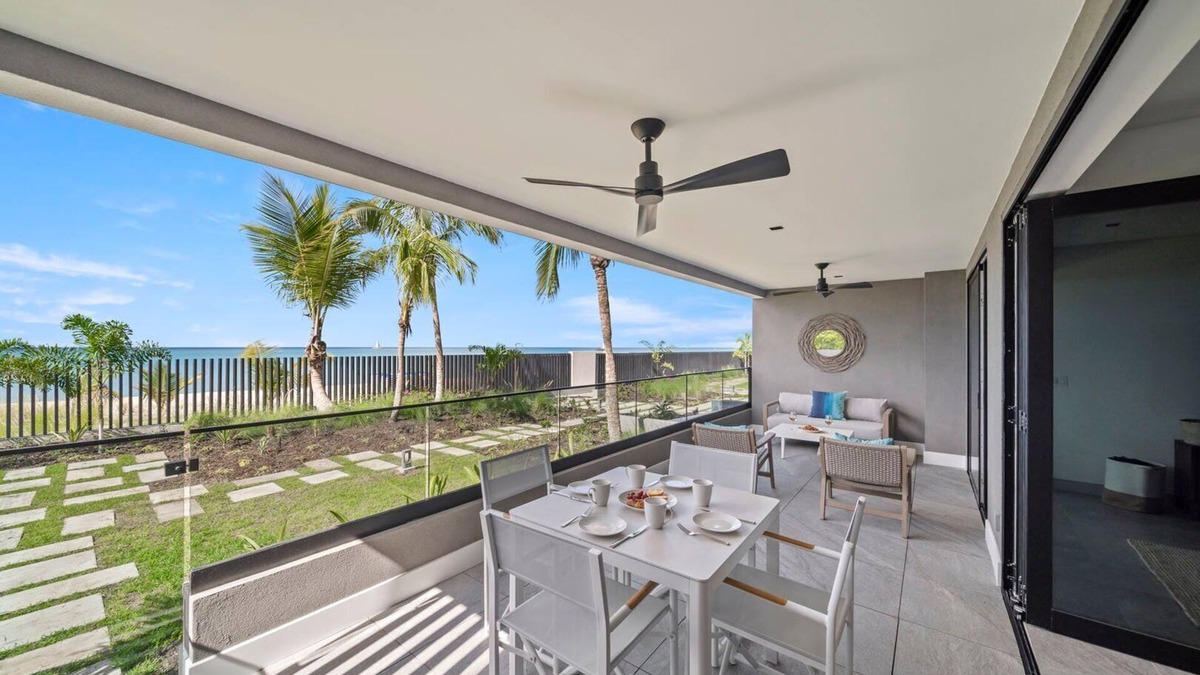 Brighton Apartment | Luxury Romantic Beachfront Condo - Allure 102