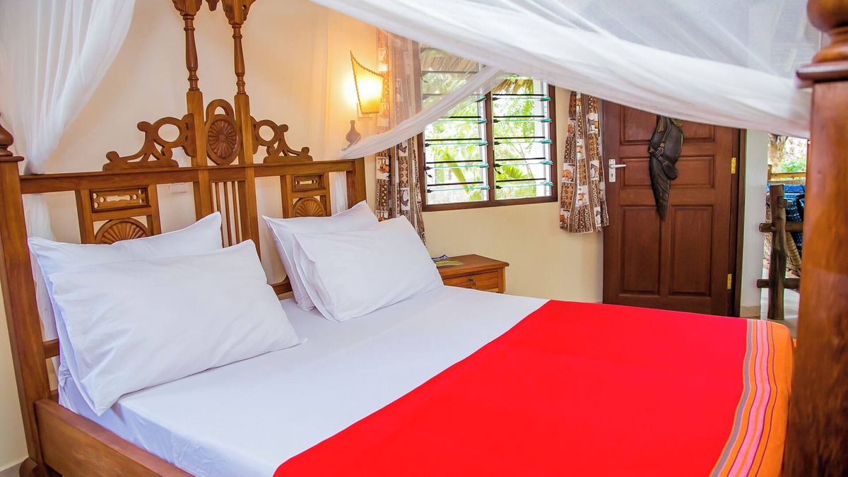 Diani Beach Cottage | Luxury room for 2 only 10min walk to most beautiful white sands of Diani Beach.