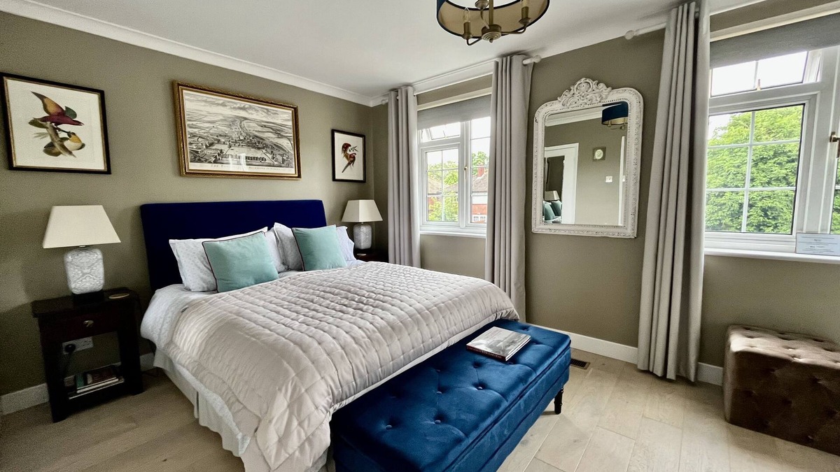 North Richmond Bed & Breakfast | Luxury room in Richmond: ensuite, parking and 2 free tickets to Kew Gardens