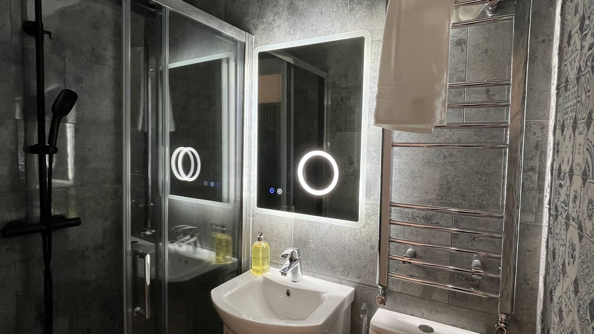 London Borough of Ealing Apartment | Luxury Room with bathroom in West London, Wembley nearby