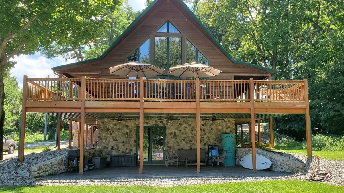 Monticello House | Luxury Rustic Estate on Lake Freeman