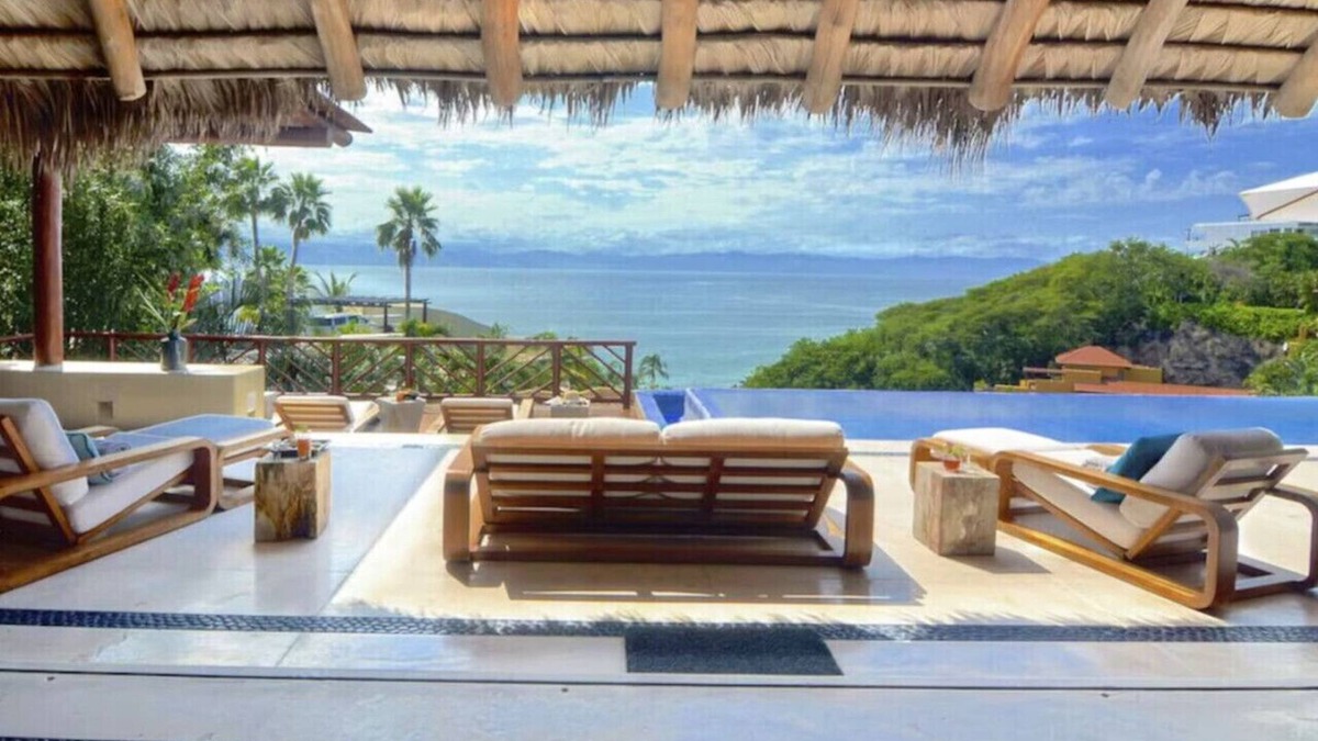 La Cruz de Huanacaxtle House | Luxury staffed villa with access to beach