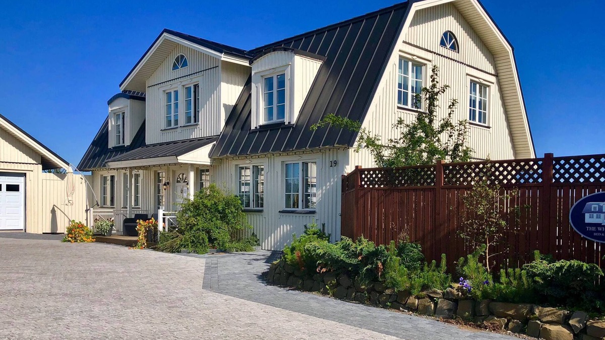 Reykholt Villa | Luxury Scandinavian style villa (13-14 guests) with hot tub at the Golden circle