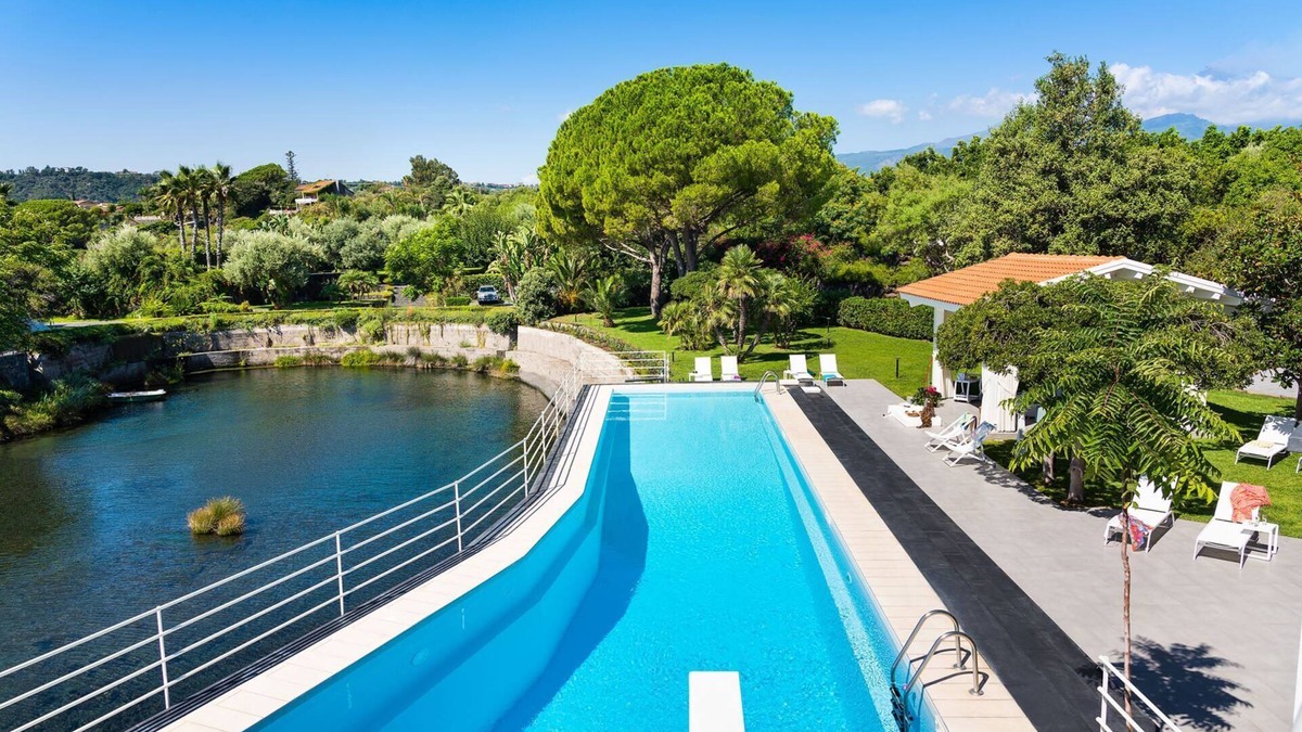 Stazzo Villa | Luxury Seafront Villa Private Pool at just 20 mt from the Sea