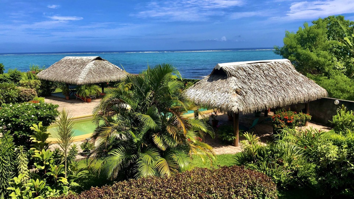 Paea Apartment | Luxury seaside apartment, private access to beach and lagoon, pool