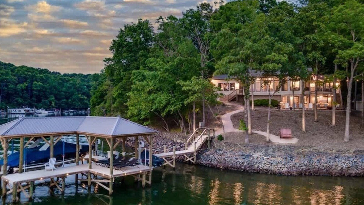 Steele Creek House | Luxury Secluded Lake Home King Beach Views Dock