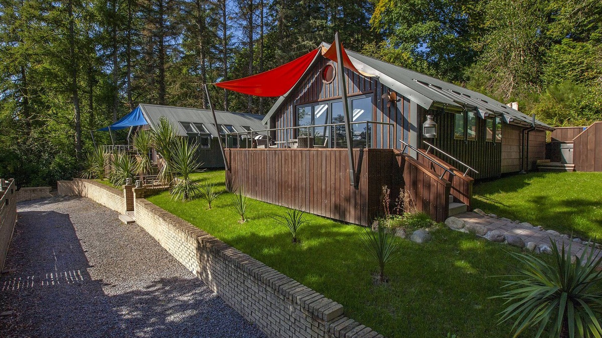 Benderloch Cabin | Luxury Self Catering Lodge with Hot Tub - Palms 2, Loch Etive, North Connel