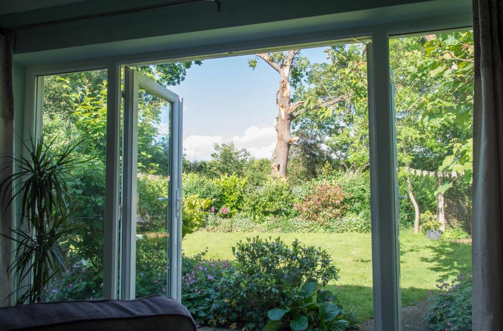Colchester Apartment | Luxury Self Catering with Cosy Cabin & Sauna in Colchester