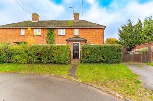 Chalfont St Peter House | Luxury semidetached house
