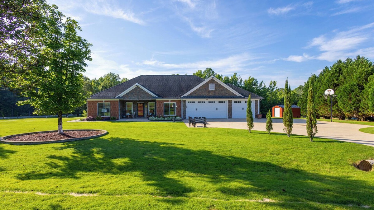 Midland Boat Rental | Luxury Serene Getaway w/Sparkling Pool near Ft. Moore & Callaway Gardens