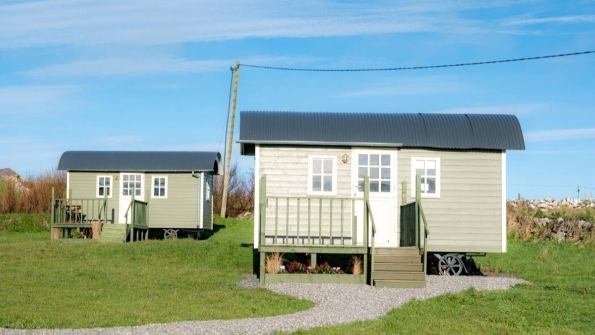 Doolin Cabin | Luxury Shepherds Hut & Hot tub
