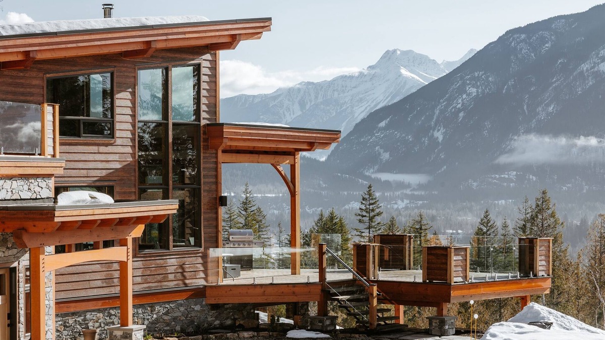 Revelstoke Cabin | Luxury Ski Chalet in Revelstoke - Stunning Views & Ultimate Privacy